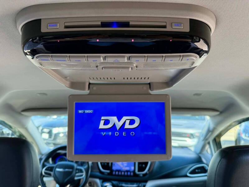 2017 Chrysler Pacifica Touring-L