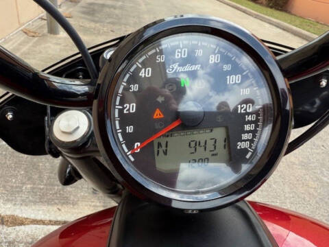 2022 Indian Chief Bobber Ruby Metall