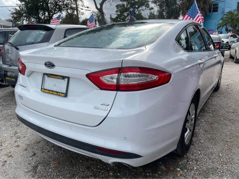 2016 Ford Fusion SE