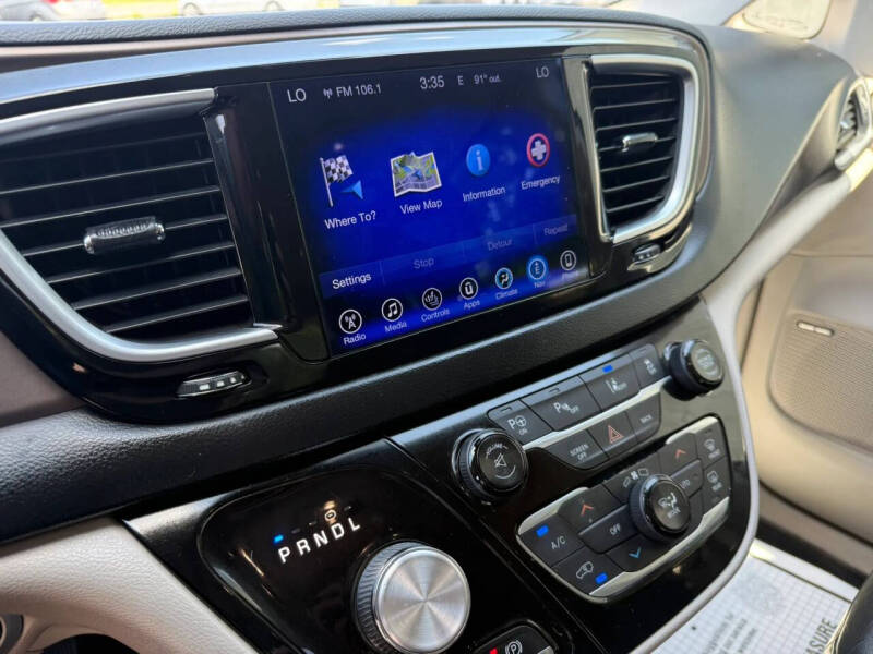2017 Chrysler Pacifica Touring-L Plus