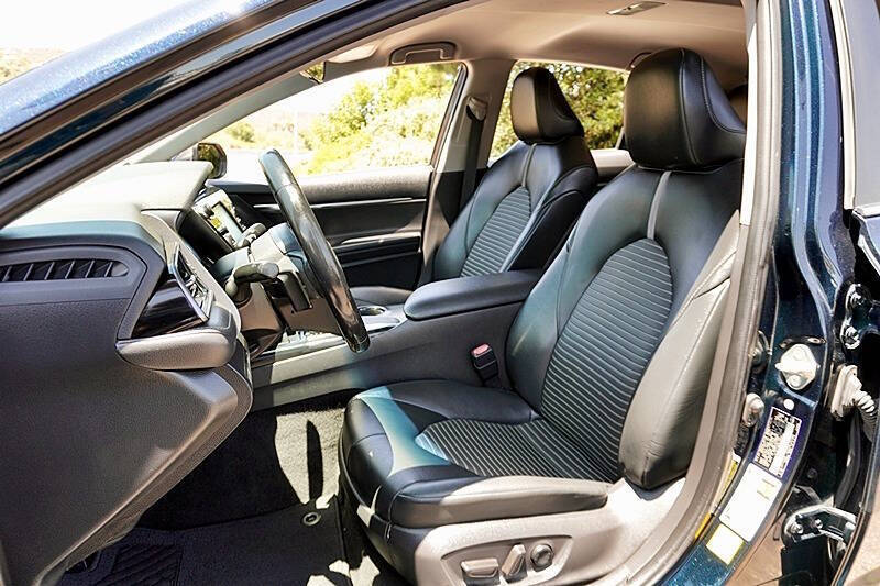 2020 Toyota Camry SE