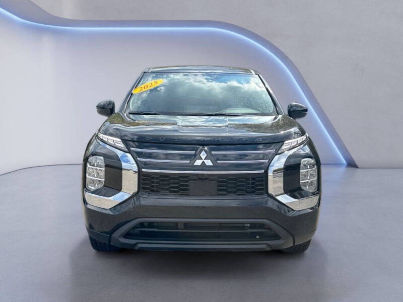 2025 Mitsubishi Outlander ES