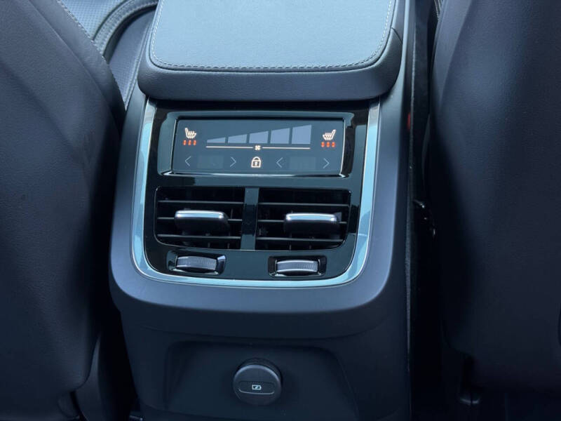 2023 Volvo XC90 Recharge T8 Ultimate Bright Theme 6P