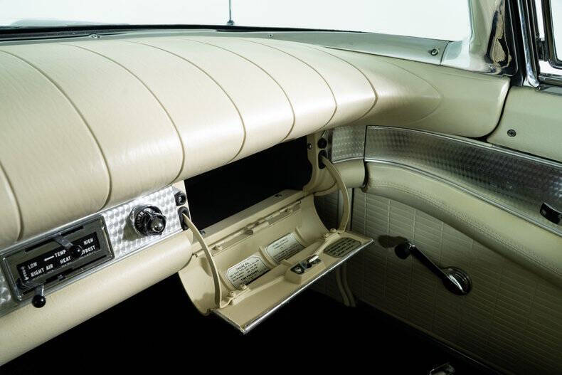 1957 Ford Thunderbird