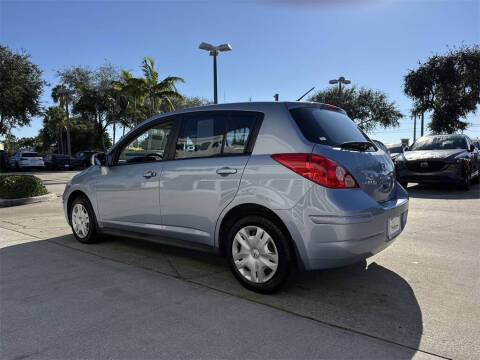 2011 Nissan Versa 1.8 S