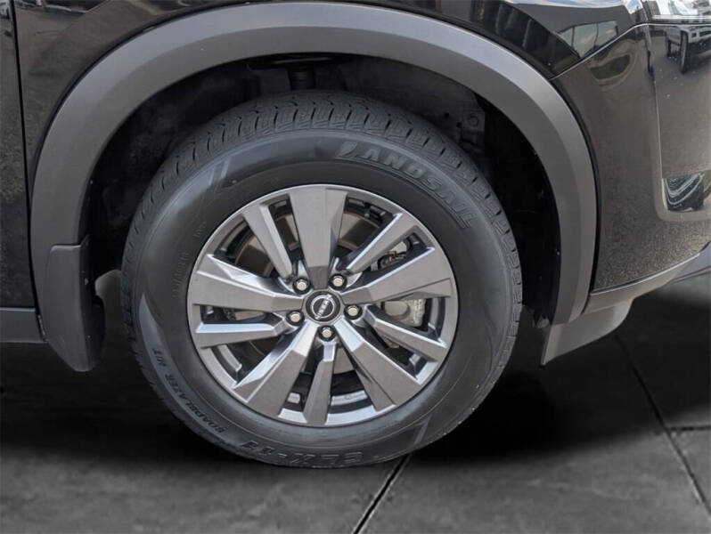 2022 Nissan Pathfinder SV