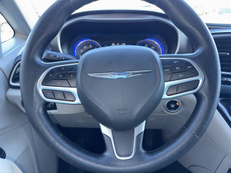 2021 Chrysler Voyager LX