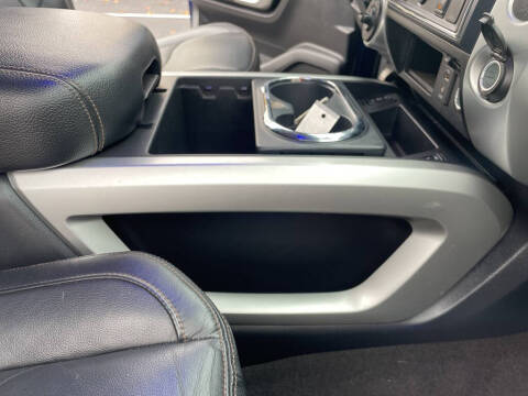 2017 Nissan Titan SL