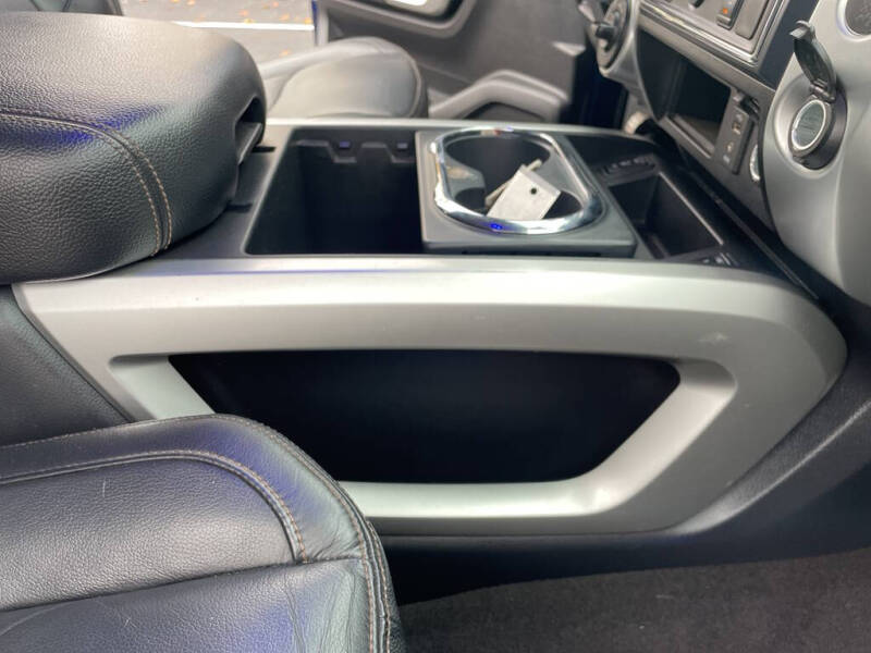 2017 Nissan Titan SL