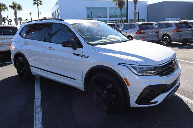 2023 Volkswagen Tiguan SE R-Line Black