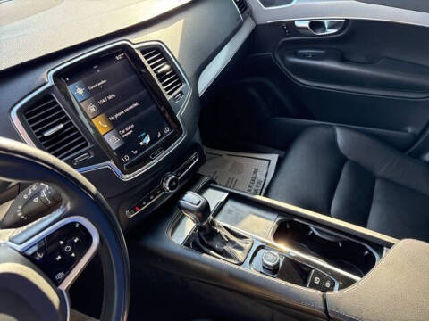 2022 Volvo XC90 T5 Momentum