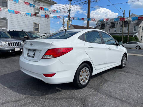 2017 Hyundai Accent SE
