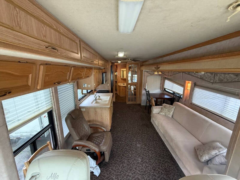 2005 Freightliner XCS Chassis