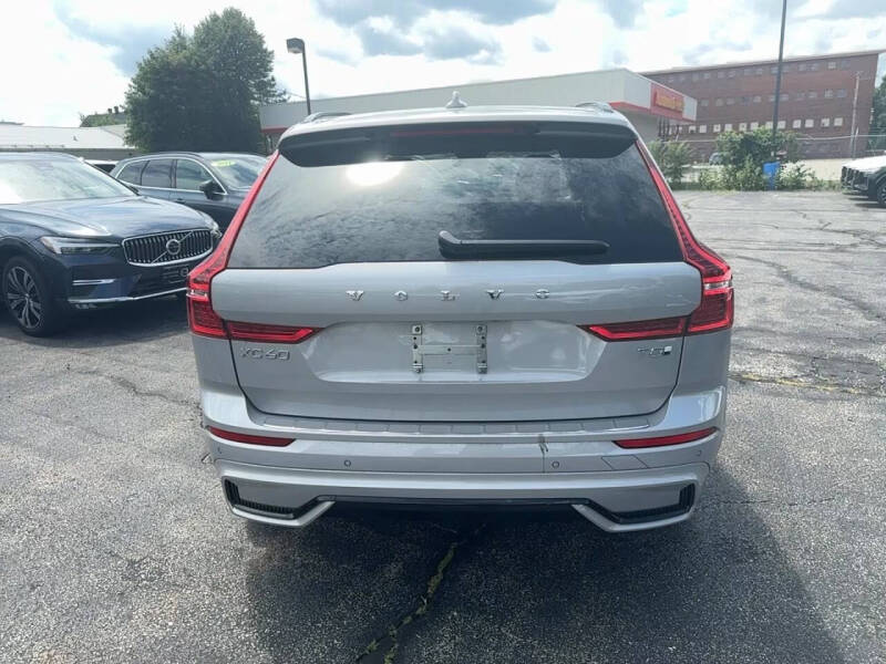 2025 Volvo XC60 T8 Plus Dark Theme