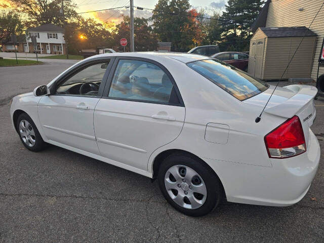 2008 Kia Spectra for sale at QUEENSGATE AUTO SALES in York, PA