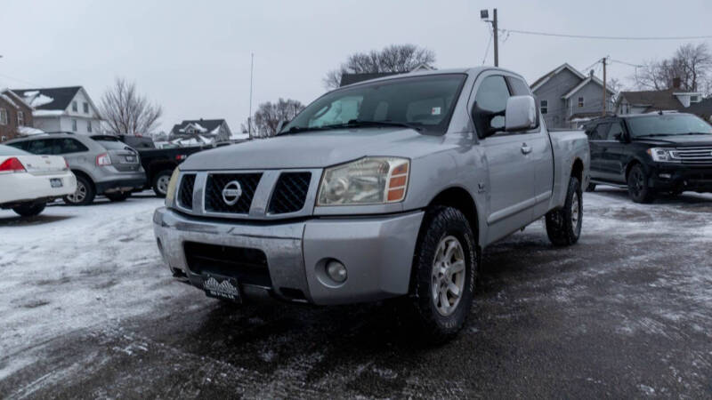 2004 Nissan Titan SE's photo