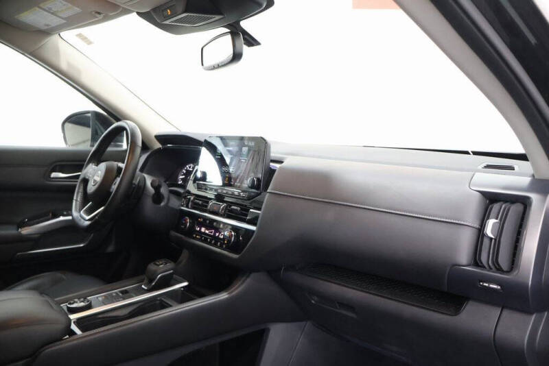 2022 Nissan Pathfinder SL