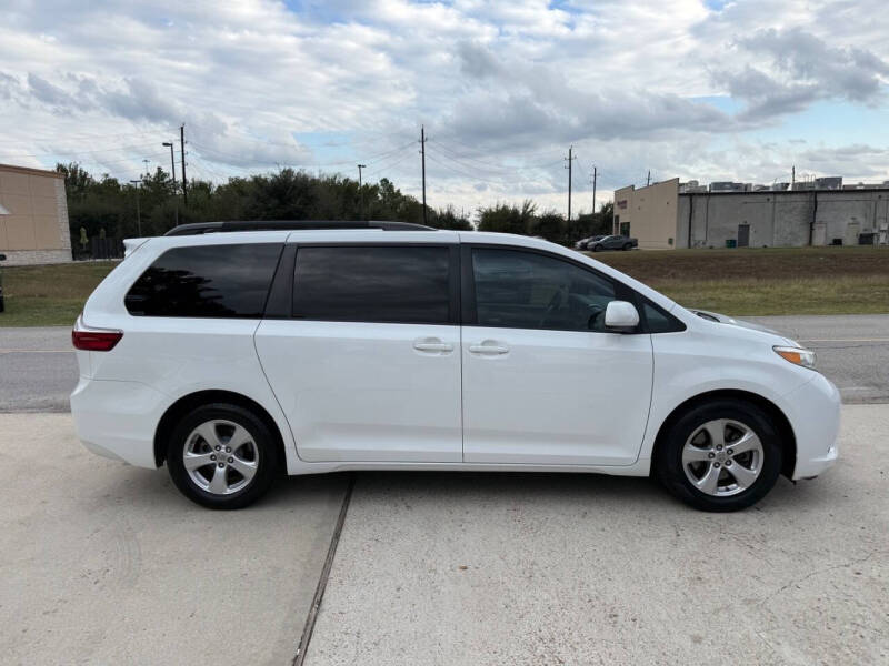 2017 Toyota Sienna LE 8-Passenger