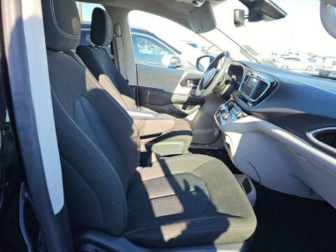 2024 Chrysler Voyager LX