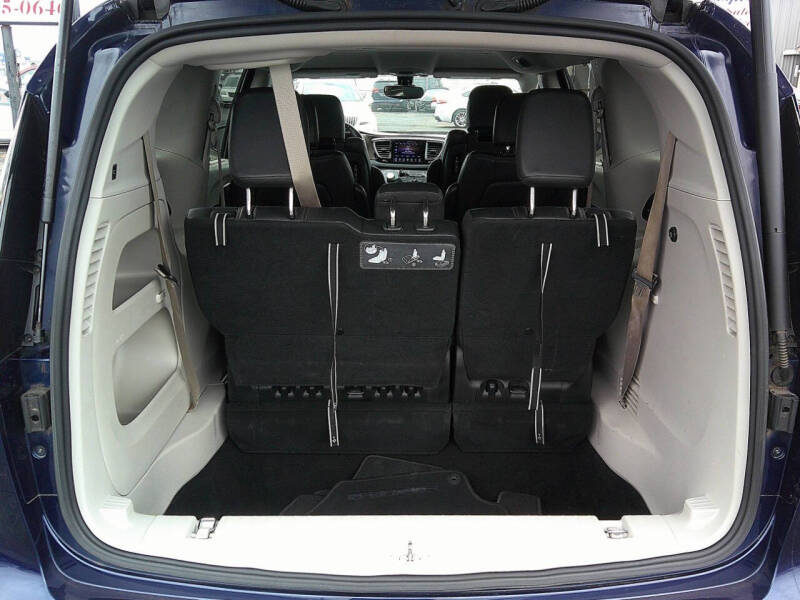 2017 Chrysler Pacifica Touring-L Plus