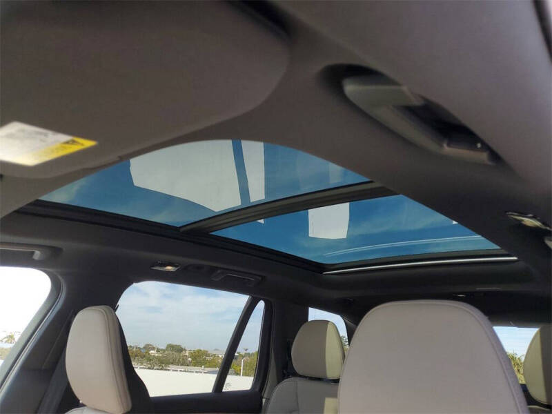 2025 Volvo XC90 B6 Core Bright Theme