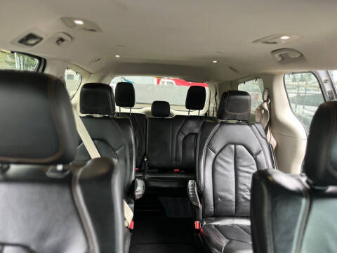 2017 Chrysler Pacifica Touring-L Plus