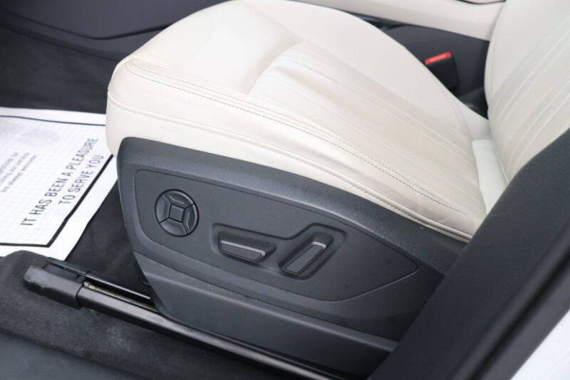 2024 Audi Q8 e-tron quattro Premium Plus