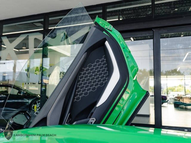 2024 Lamborghini Revuelto