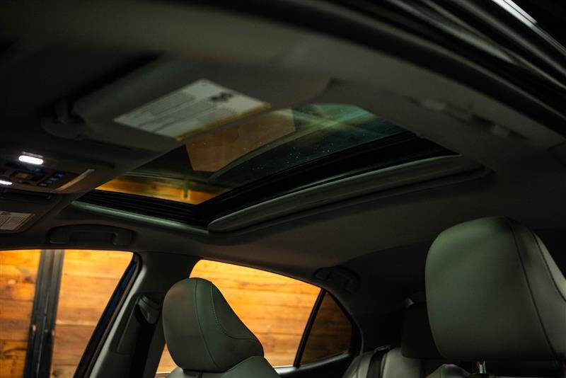 2020 Toyota Camry Hybrid SE