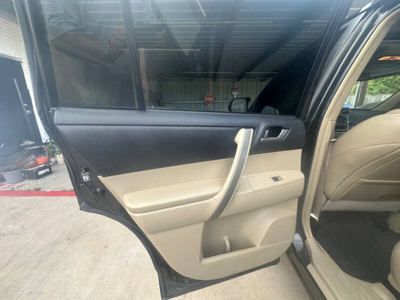 2013 Toyota Highlander SE