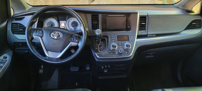 2015 Toyota Sienna SE Premium 8-Passenger