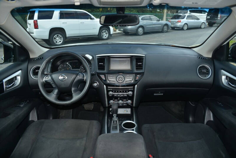 2016 Nissan Pathfinder SV