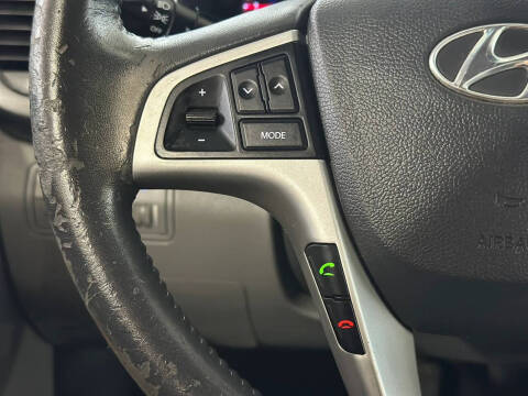 2012 Hyundai Accent SE