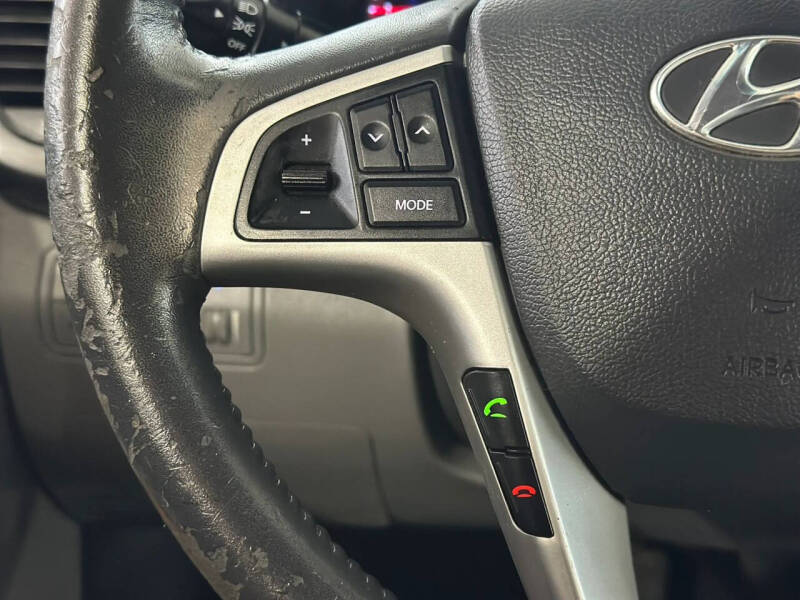 2012 Hyundai Accent SE