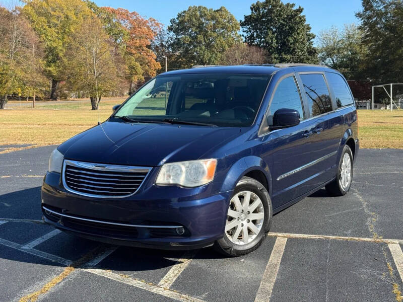 2014 Chrysler Town & Country Touring's photo