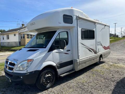 2009 Itasca Navion 24J for sale at Starrs Used Cars Inc in Barnesville OH