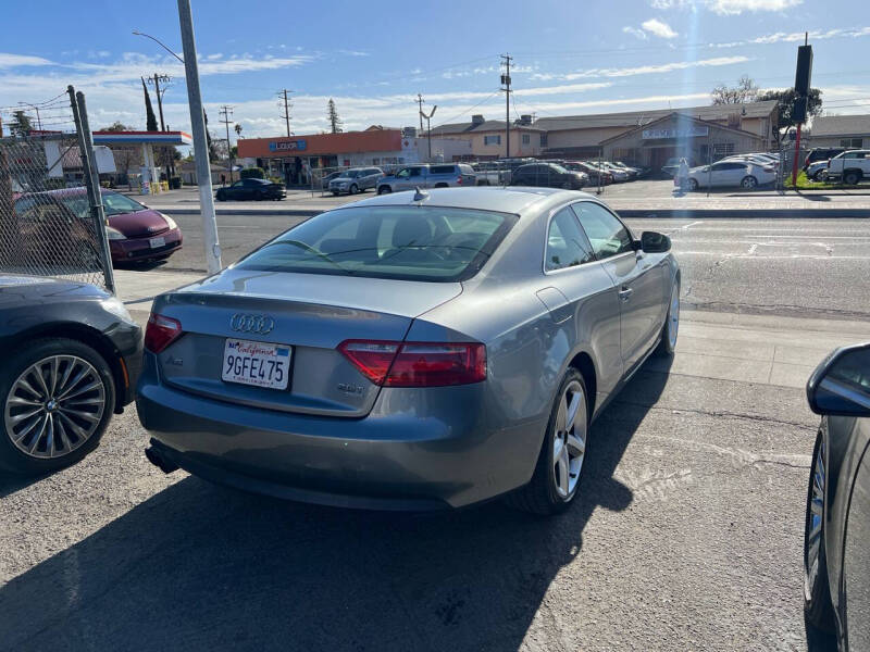 2010 Audi A5 Premium photo 2