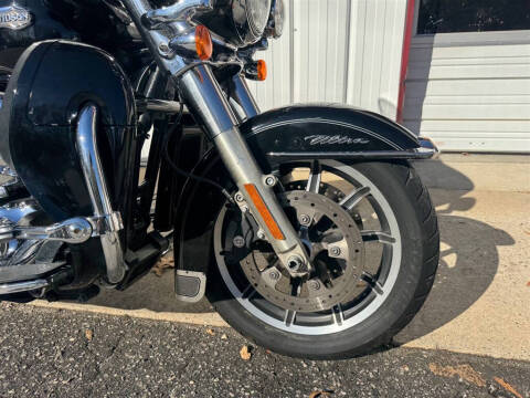 2015 Harley-Davidson FLHTCU103 -