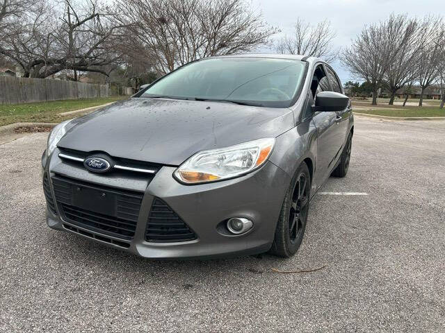 Gray 2012 Ford Focus SE SE 4dr Hatchback 2