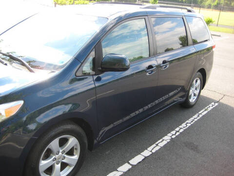 2011 Toyota Sienna LE 7-Passenger Auto Access Seat