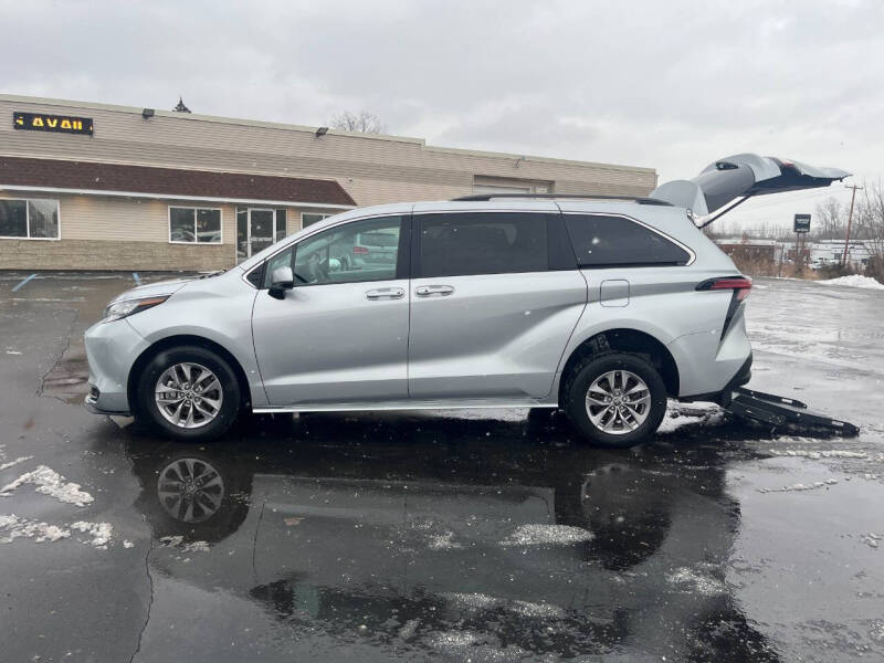 2022 Toyota Sienna LE 8-Passenger