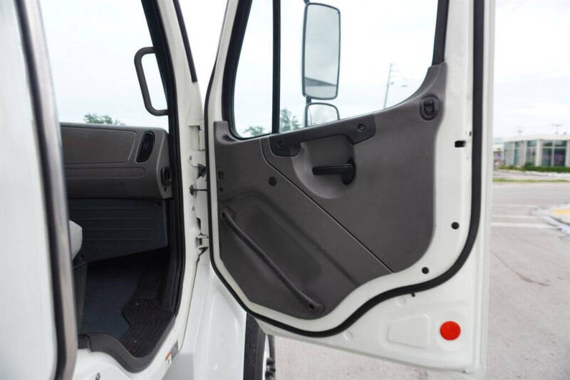 2015 Freightliner M2 106