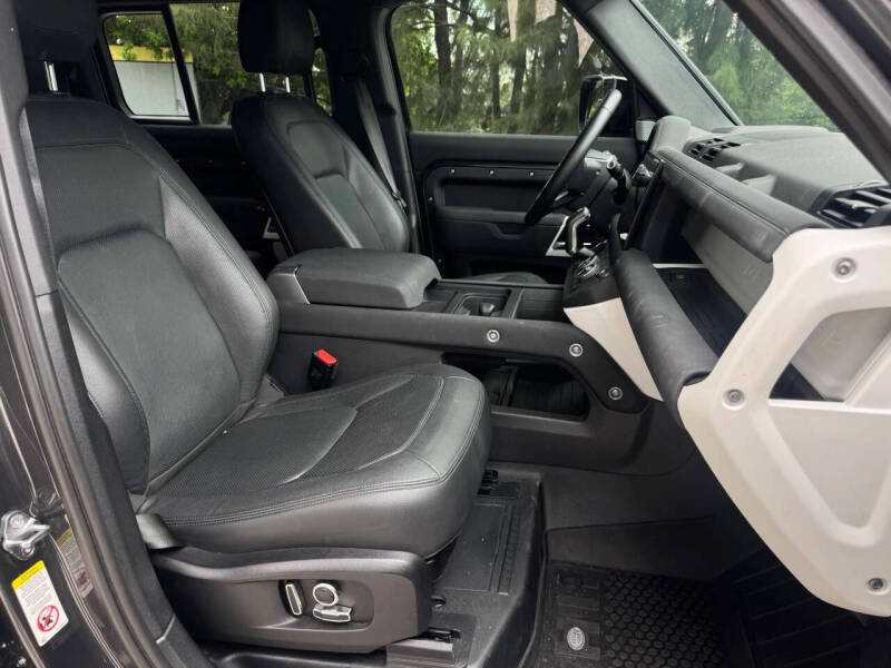 2023 Land Rover Defender 130 SE