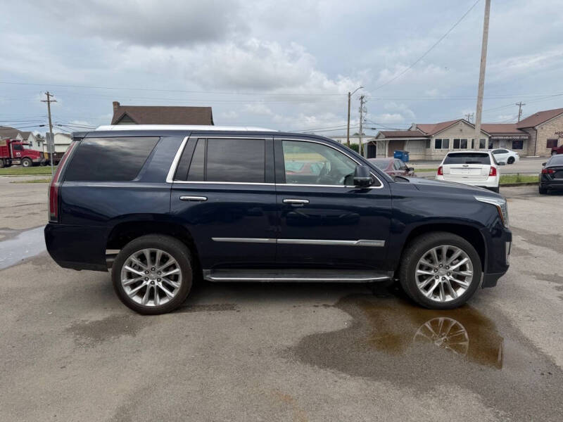 2017 Cadillac Escalade Luxury