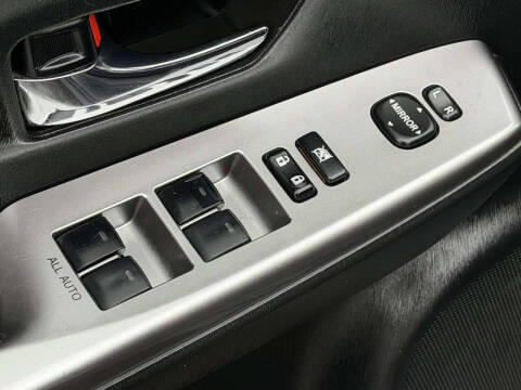 2017 Toyota Prius v Five