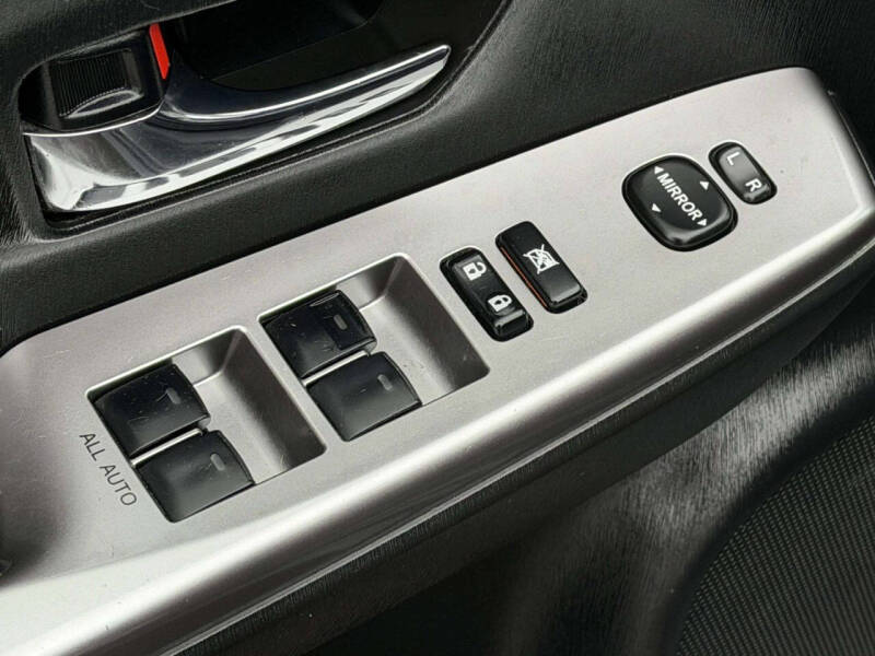 2017 Toyota Prius v Five