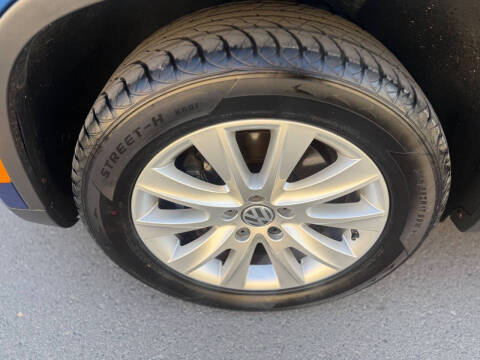 2009 Volkswagen Tiguan SE 4Motion