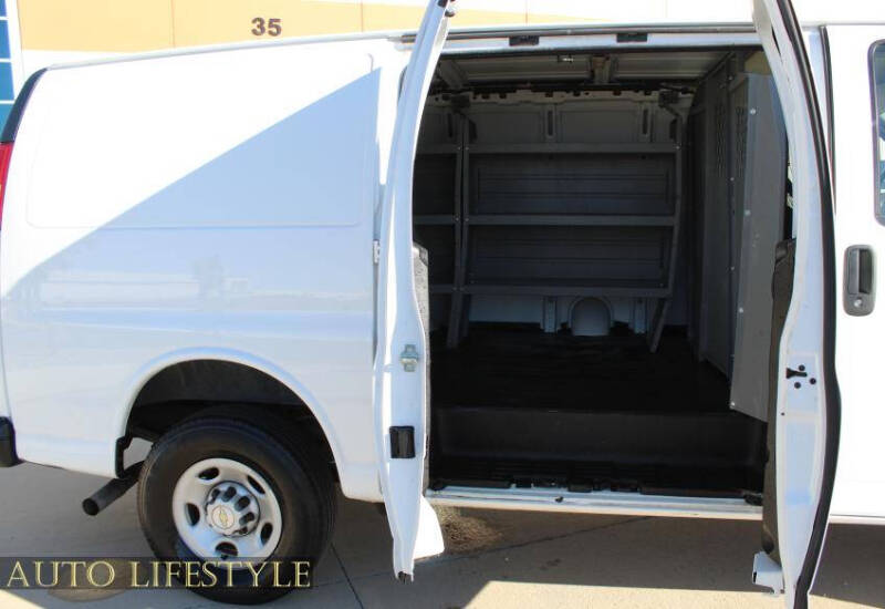 2023 Chevrolet Express 2500