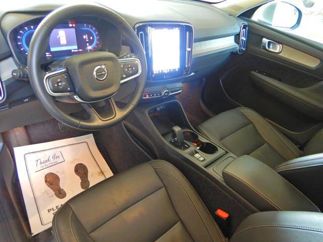 2025 Volvo XC40 B5 Core Bright Theme