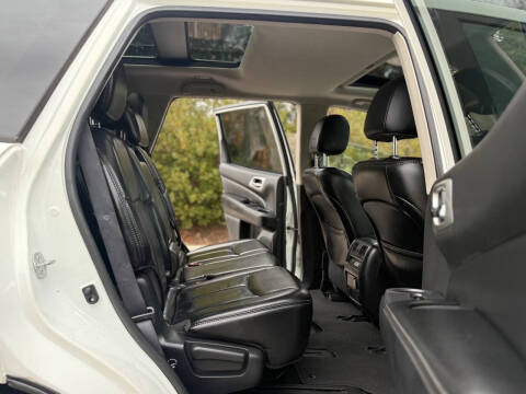 2017 Nissan Pathfinder SL